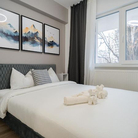 Appartamento Elegant Gem Victoriei Avenue Bucarest Esterno foto
