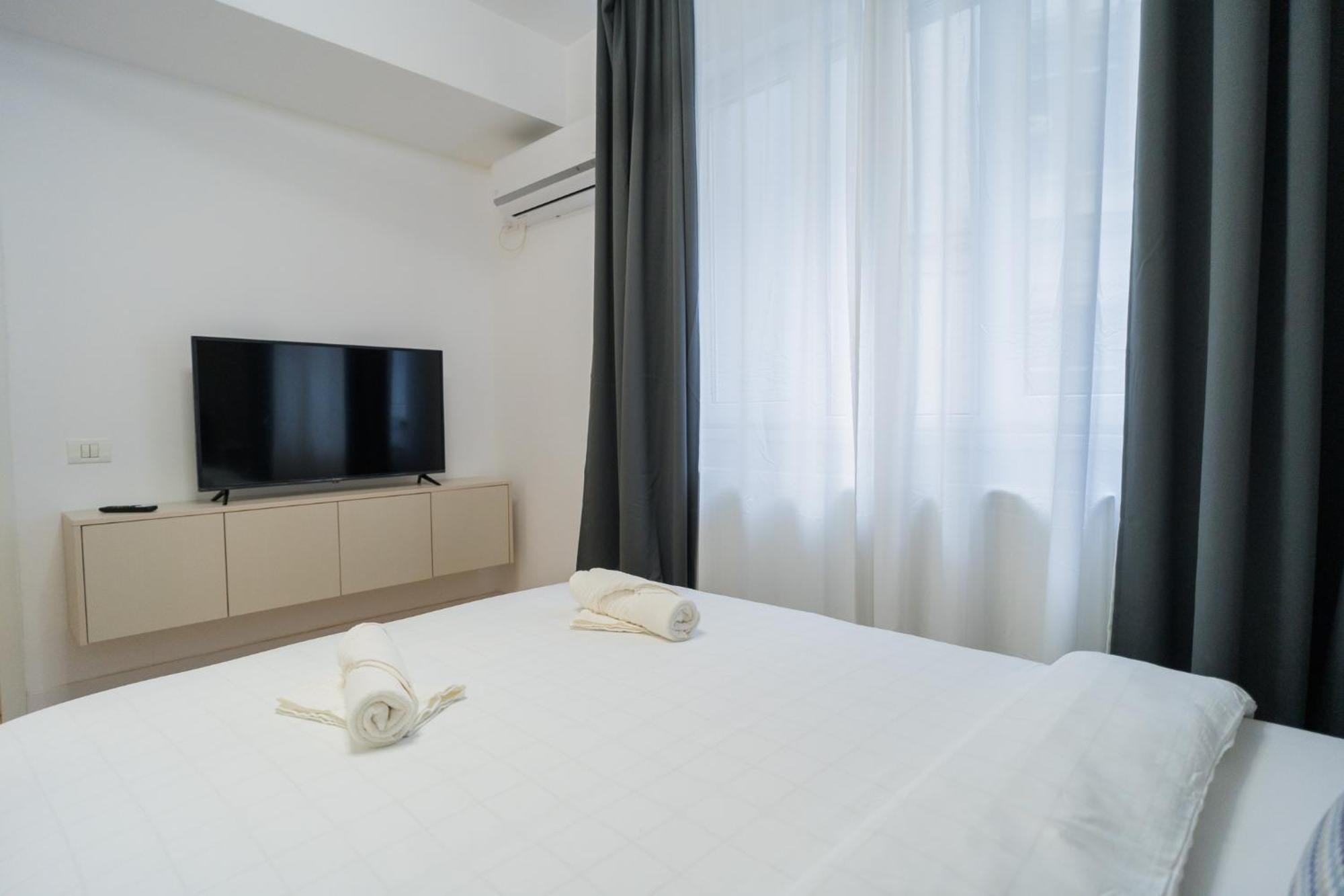 Appartamento Elegant Gem Victoriei Avenue Bucarest Esterno foto